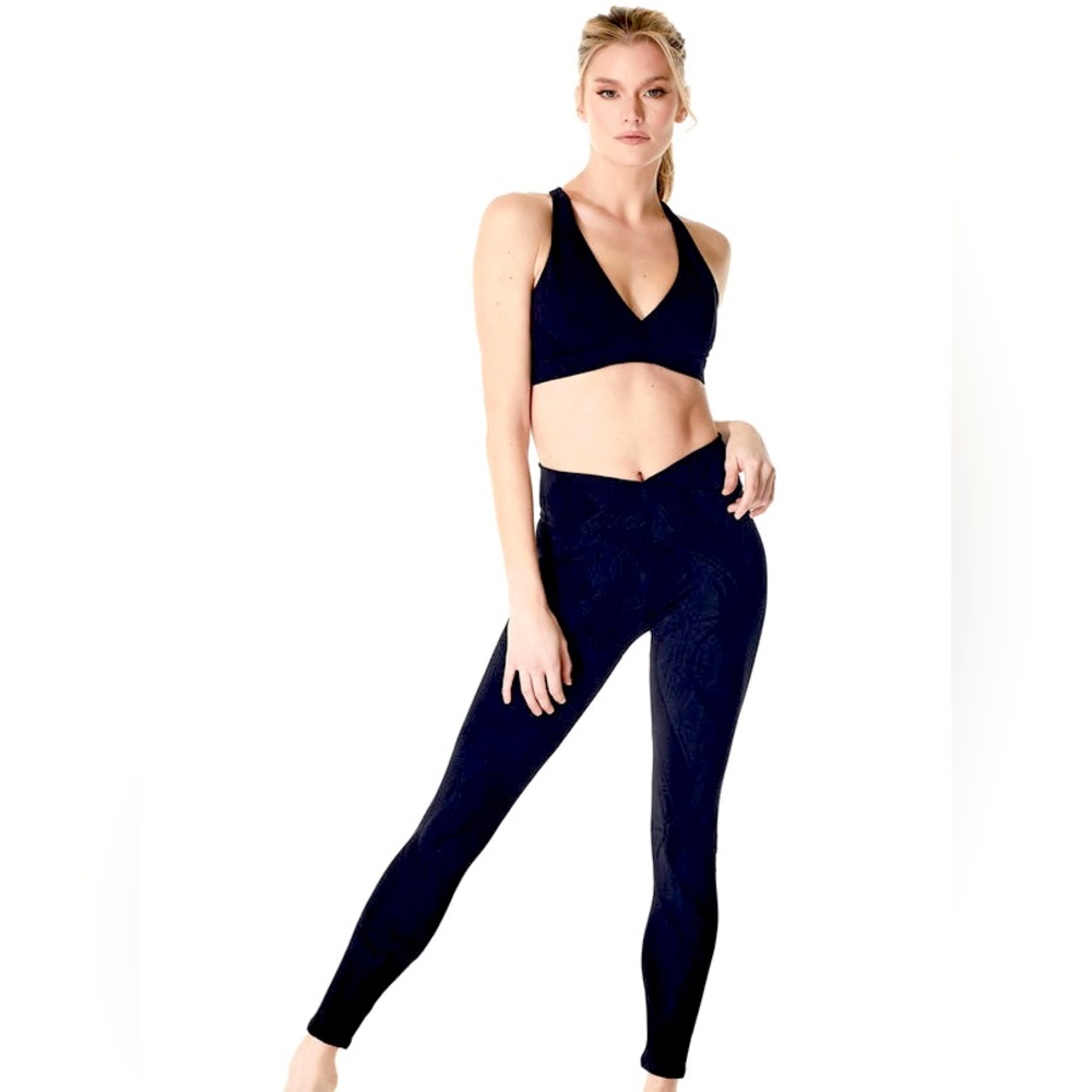 Booty by Brabants Everywhere leggings and Everywhere Deep V Top Black NWT